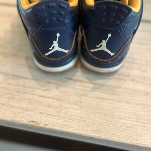 Air Jordan Retro 4-Size 8.5 (Used)